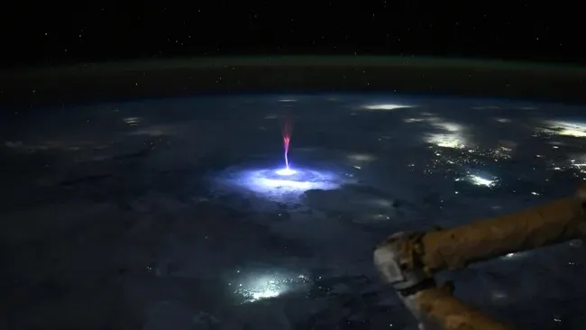 sprite atmosphere photo of the ISS