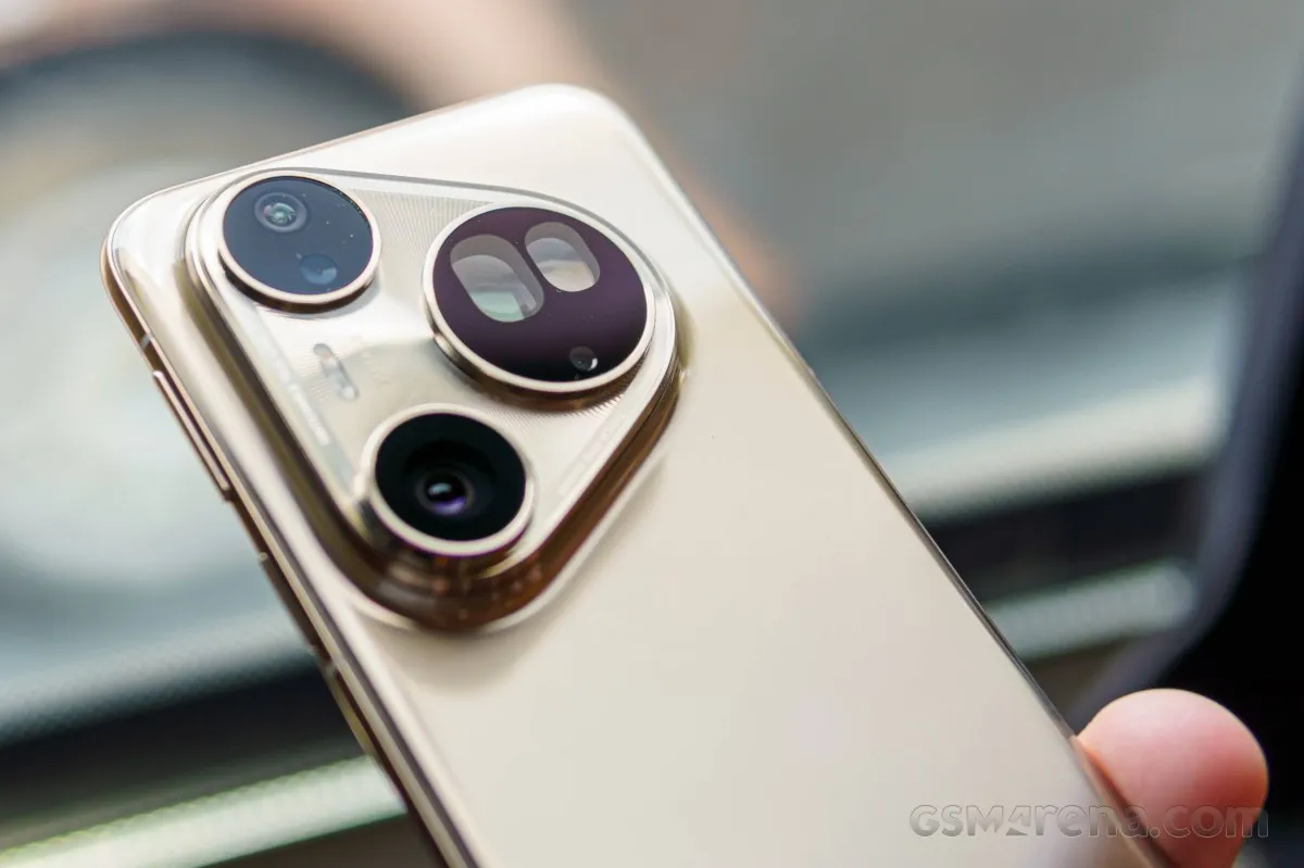 Android holda Huawei Pura 80